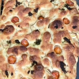 Desem Focaccia tomaat – groene pesto